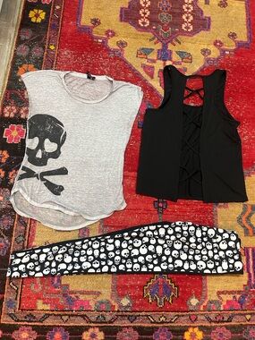 LOT of 3 ONZIE skull work out set sz M